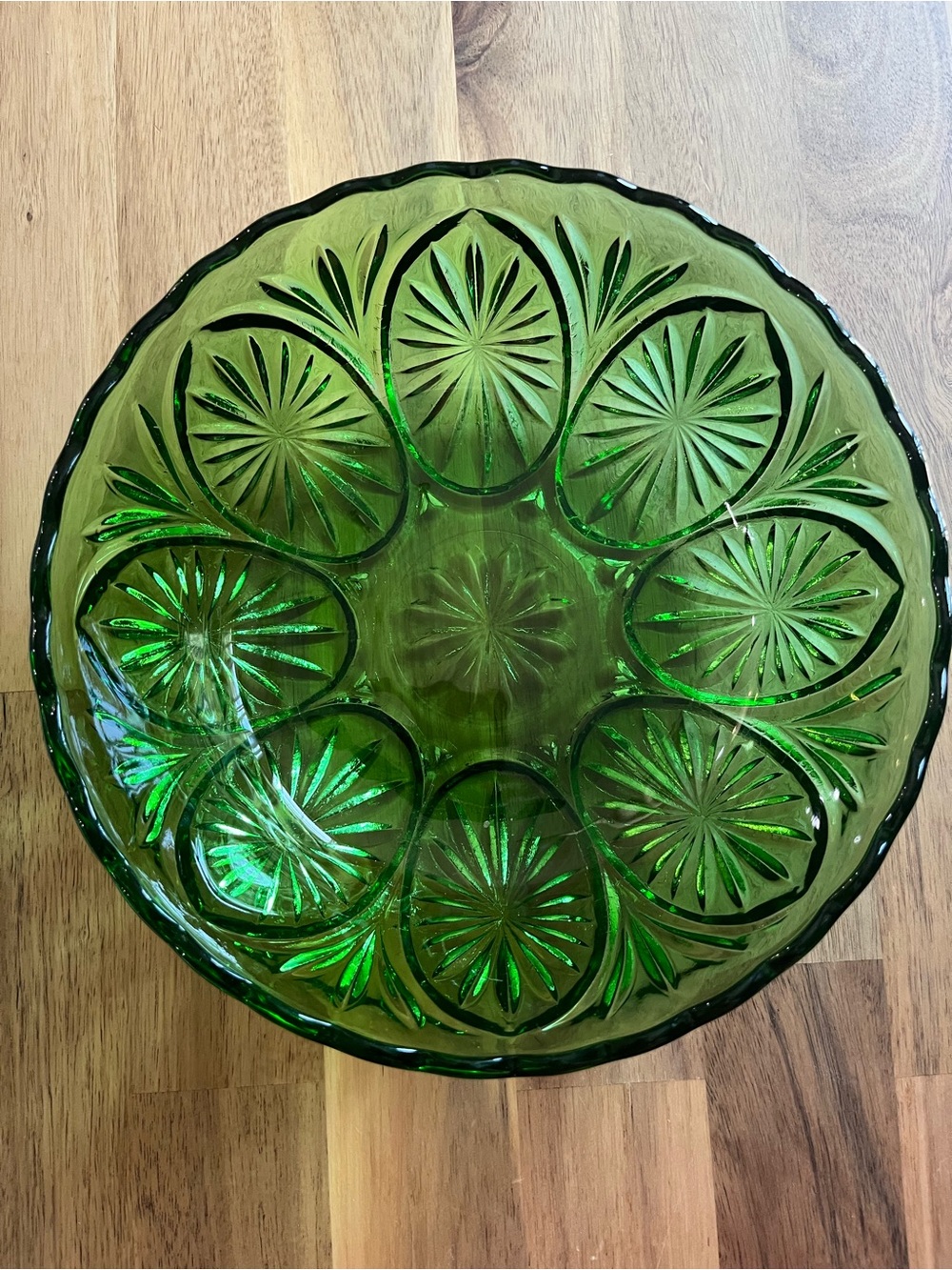 Vintage Anchor Hocking Starburst Scalloped Green Pressed Glass 8" Serving Bowl